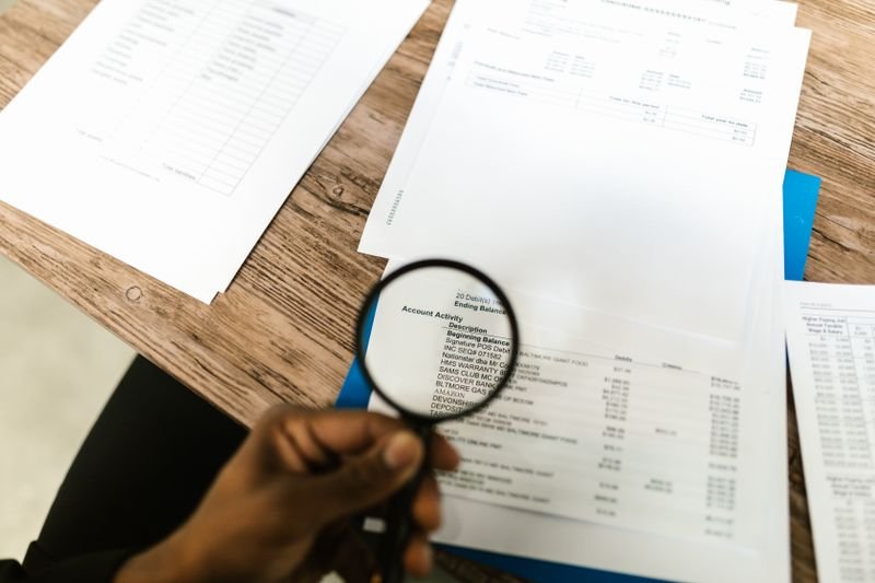 Inspecting a document for forgery